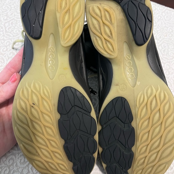 ECCO Biom Women Size EU 37/ US 7 Black Running Shoes Workout Sporty Goth - Picture 4 of 6